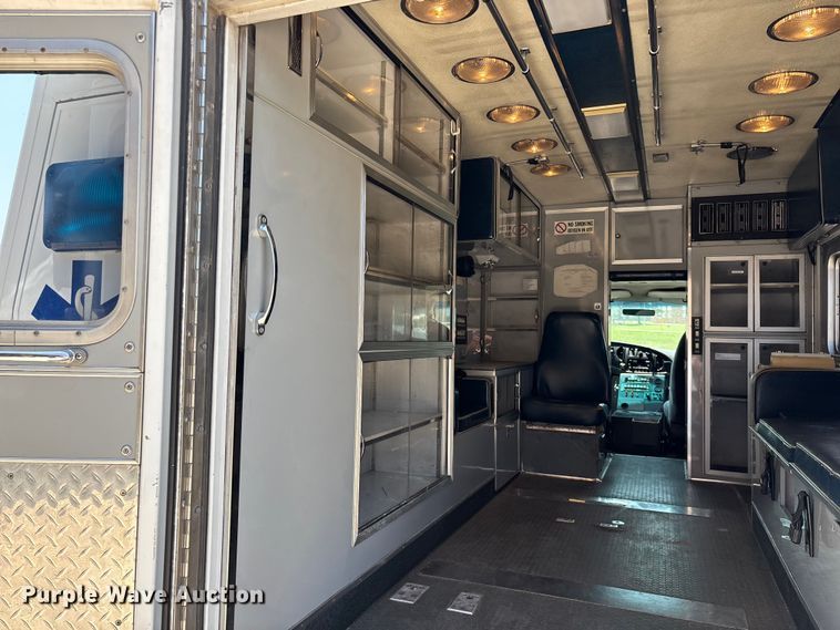 image for item FG0597 2002 Ford E450 Super Duty ambulance