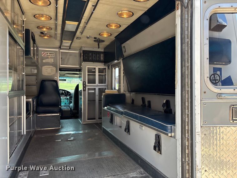 image for item FG0597 2002 Ford E450 Super Duty ambulance