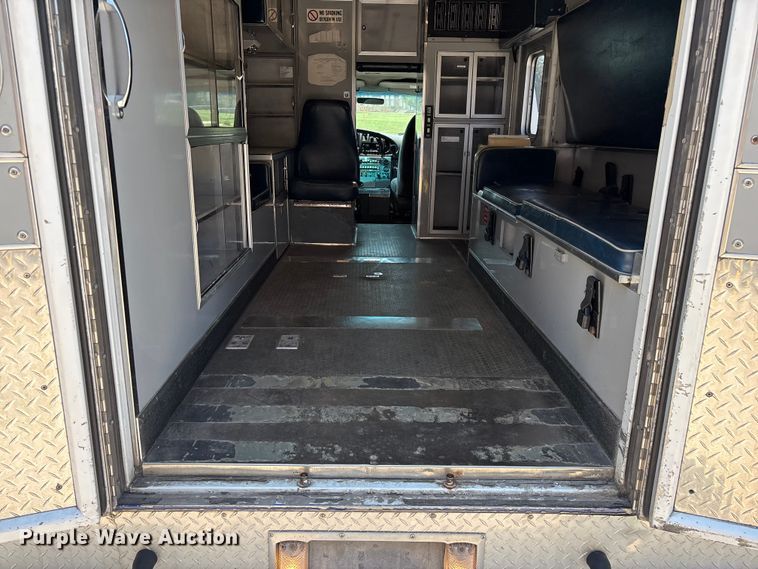 image for item FG0597 2002 Ford E450 Super Duty ambulance