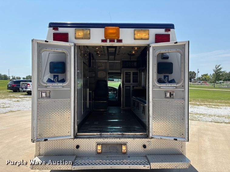 image for item FG0597 2002 Ford E450 Super Duty ambulance