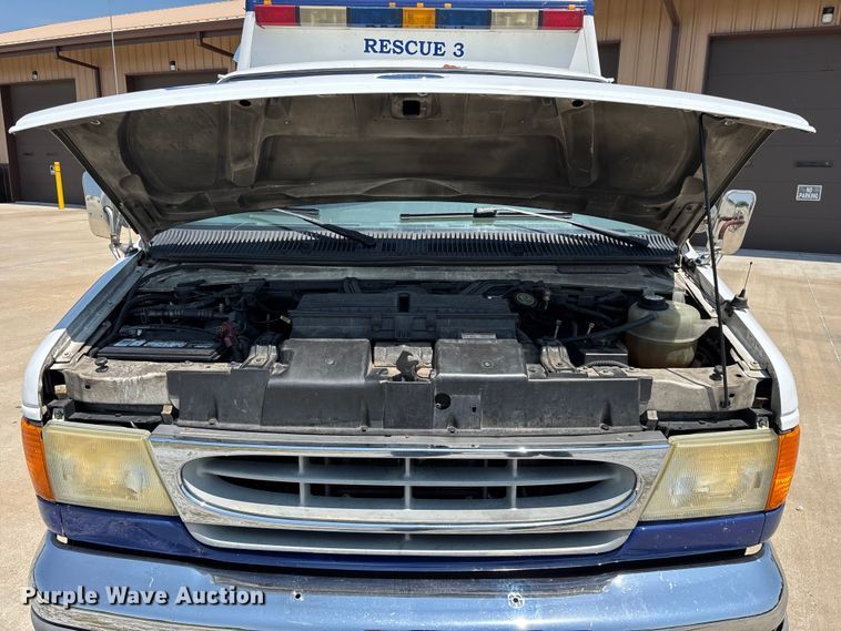 image for item FG0597 2002 Ford E450 Super Duty ambulance