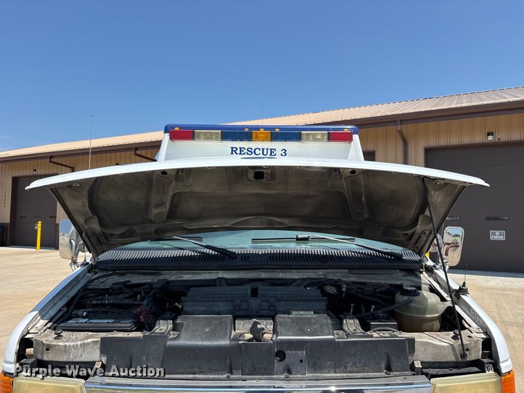 image for item FG0597 2002 Ford E450 Super Duty ambulance