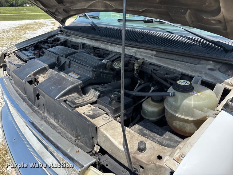 image for item FG0597 2002 Ford E450 Super Duty ambulance