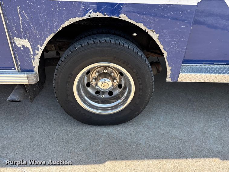 image for item FG0597 2002 Ford E450 Super Duty ambulance
