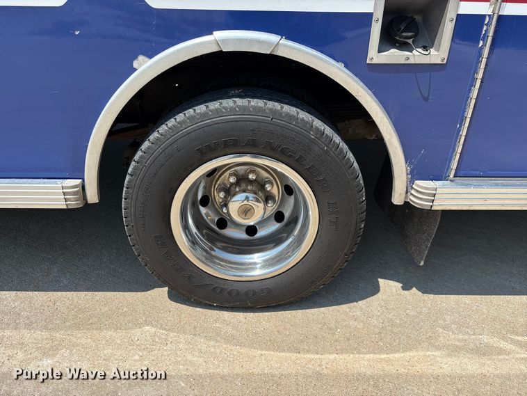 image for item FG0597 2002 Ford E450 Super Duty ambulance