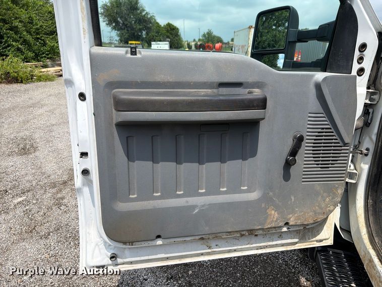 image for item FH6256 2012 Ford F550 Super Duty XL Crew Cab service truck