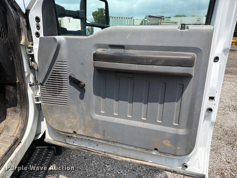 image for item FH6256 2012 Ford F550 Super Duty XL Crew Cab service truck