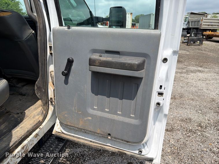 image for item FH6256 2012 Ford F550 Super Duty XL Crew Cab service truck