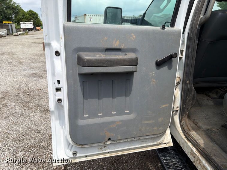 image for item FH6256 2012 Ford F550 Super Duty XL Crew Cab service truck