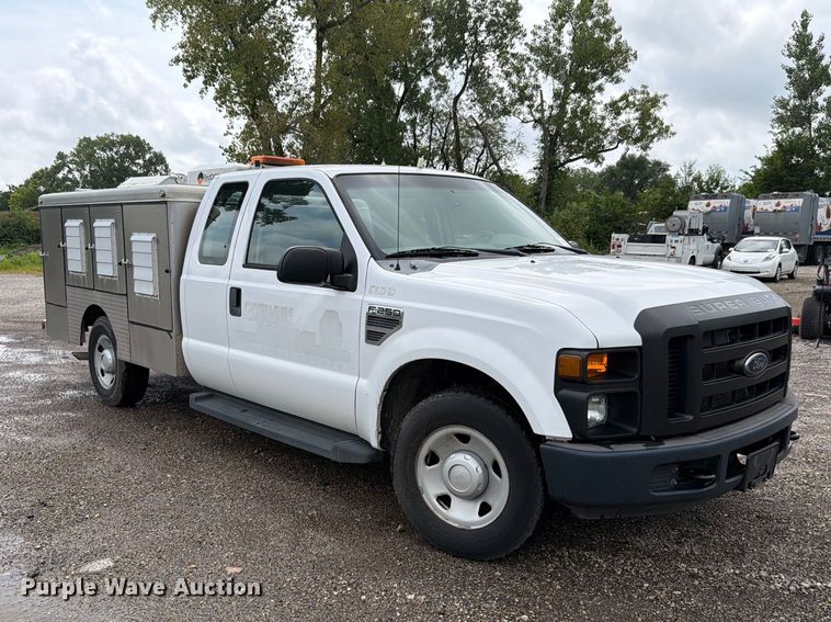 image for item FH6257 2009 Ford F250 Super Duty XL Ext. Cab animal control pickup truck