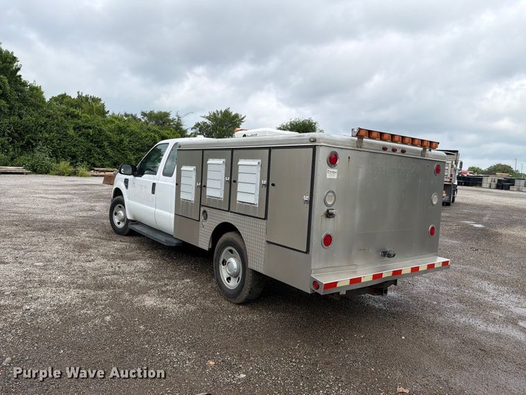 image for item FH6257 2009 Ford F250 Super Duty XL Ext. Cab animal control pickup truck