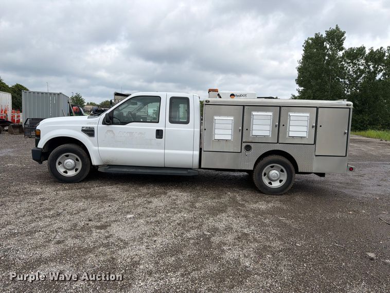 image for item FH6257 2009 Ford F250 Super Duty XL Ext. Cab animal control pickup truck