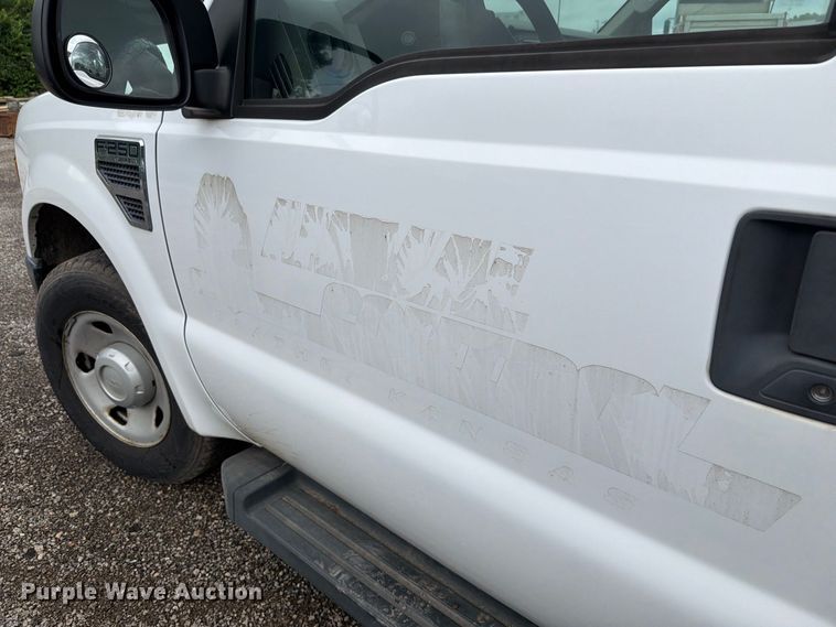 image for item FH6257 2009 Ford F250 Super Duty XL Ext. Cab animal control pickup truck