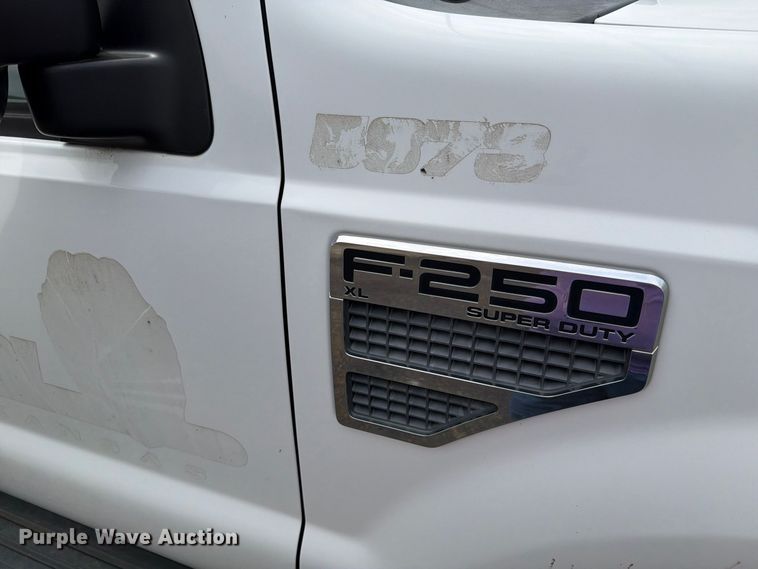 image for item FH6257 2009 Ford F250 Super Duty XL Ext. Cab animal control pickup truck