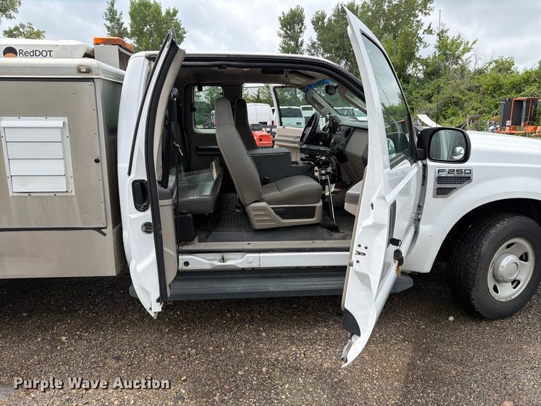 image for item FH6257 2009 Ford F250 Super Duty XL Ext. Cab animal control pickup truck
