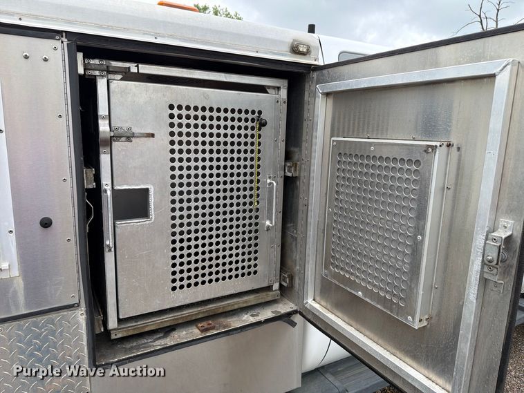 image for item FH6257 2009 Ford F250 Super Duty XL Ext. Cab animal control pickup truck