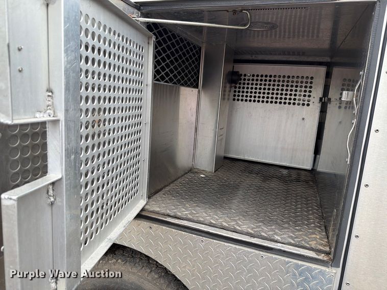 image for item FH6257 2009 Ford F250 Super Duty XL Ext. Cab animal control pickup truck