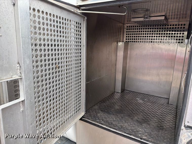 image for item FH6257 2009 Ford F250 Super Duty XL Ext. Cab animal control pickup truck