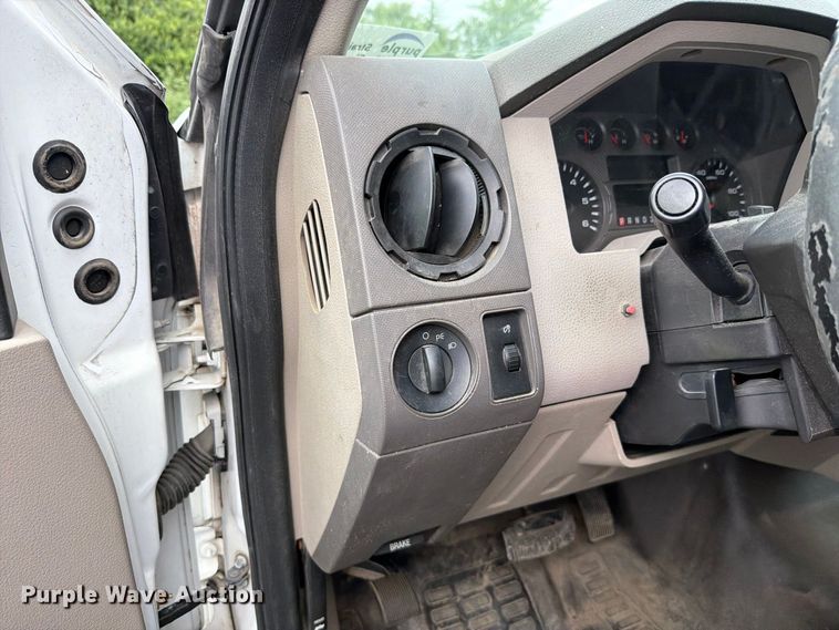 image for item FH6257 2009 Ford F250 Super Duty XL Ext. Cab animal control pickup truck