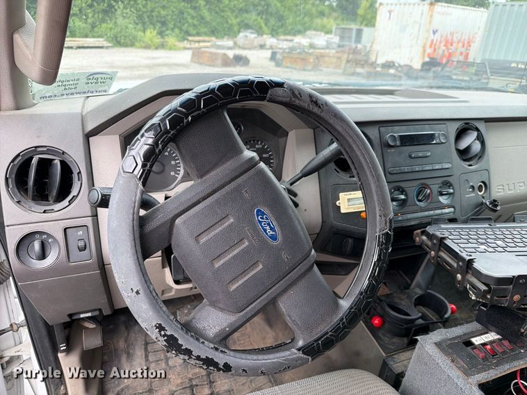 image for item FH6257 2009 Ford F250 Super Duty XL Ext. Cab animal control pickup truck