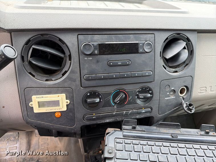 image for item FH6257 2009 Ford F250 Super Duty XL Ext. Cab animal control pickup truck