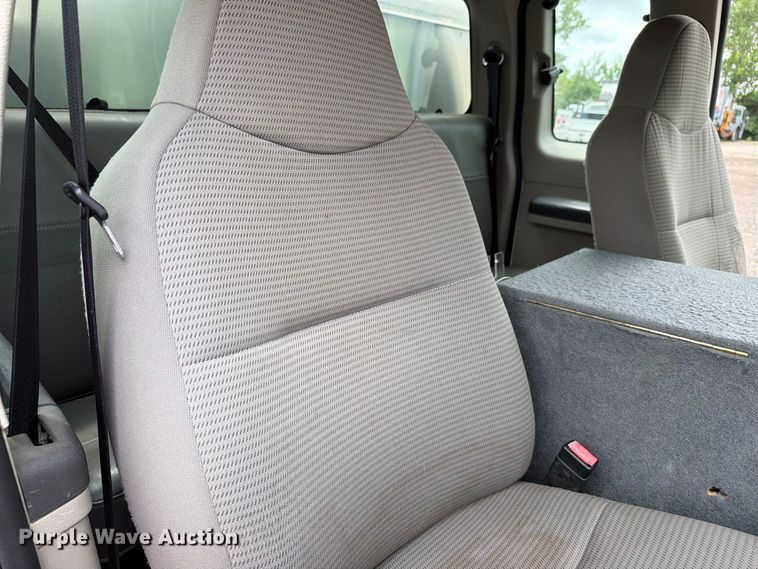 image for item FH6257 2009 Ford F250 Super Duty XL Ext. Cab animal control pickup truck