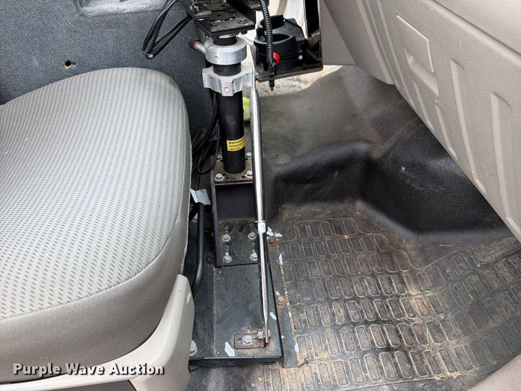 image for item FH6257 2009 Ford F250 Super Duty XL Ext. Cab animal control pickup truck