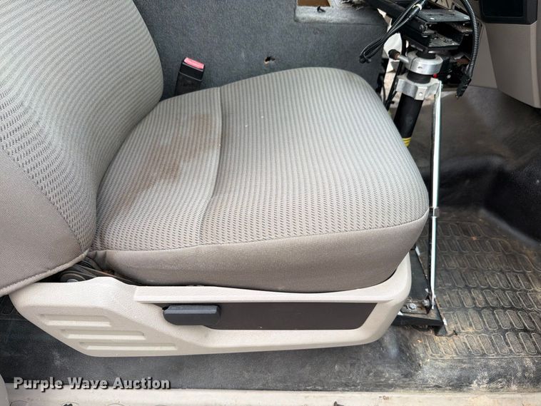 image for item FH6257 2009 Ford F250 Super Duty XL Ext. Cab animal control pickup truck