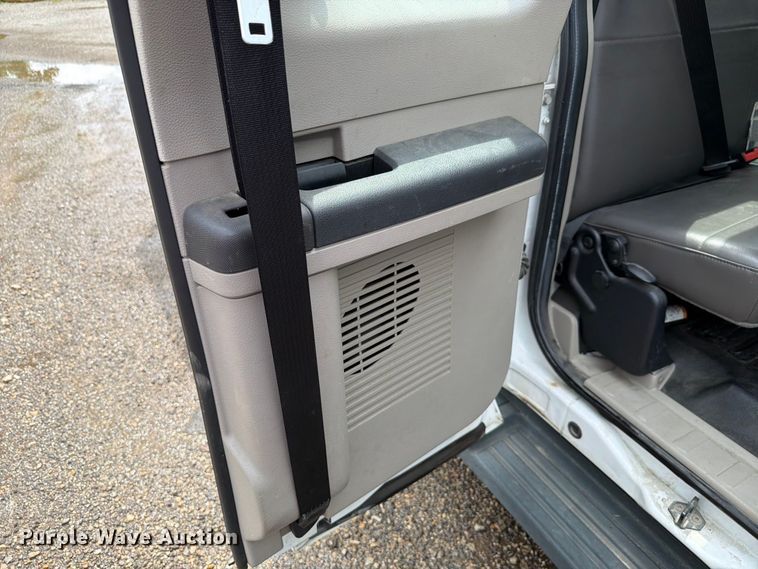 image for item FH6257 2009 Ford F250 Super Duty XL Ext. Cab animal control pickup truck
