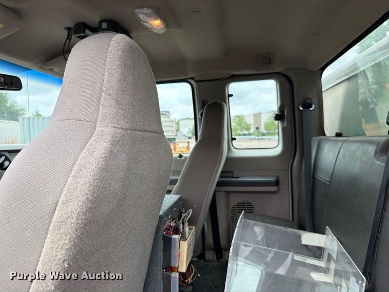 image for item FH6257 2009 Ford F250 Super Duty XL Ext. Cab animal control pickup truck