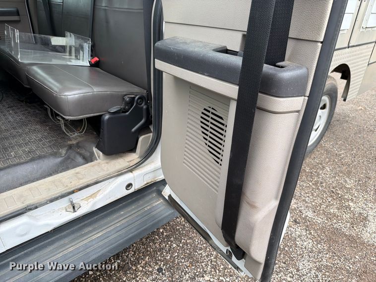 image for item FH6257 2009 Ford F250 Super Duty XL Ext. Cab animal control pickup truck