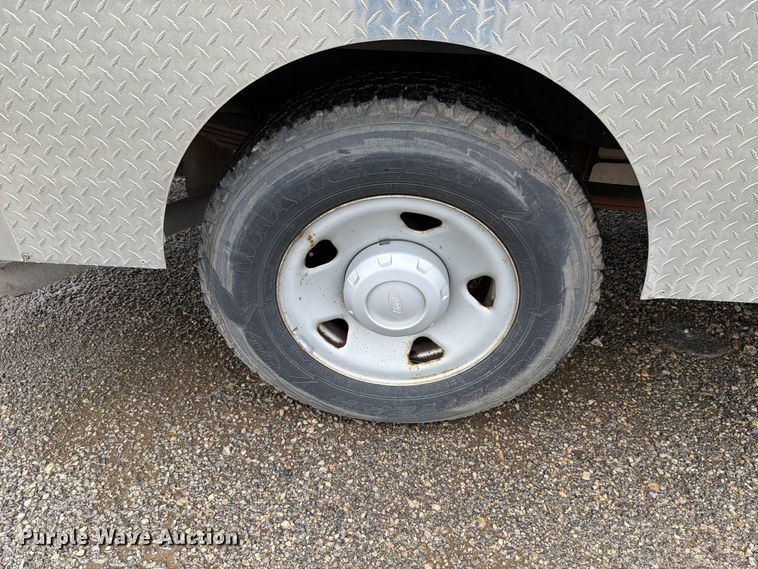 image for item FH6257 2009 Ford F250 Super Duty XL Ext. Cab animal control pickup truck