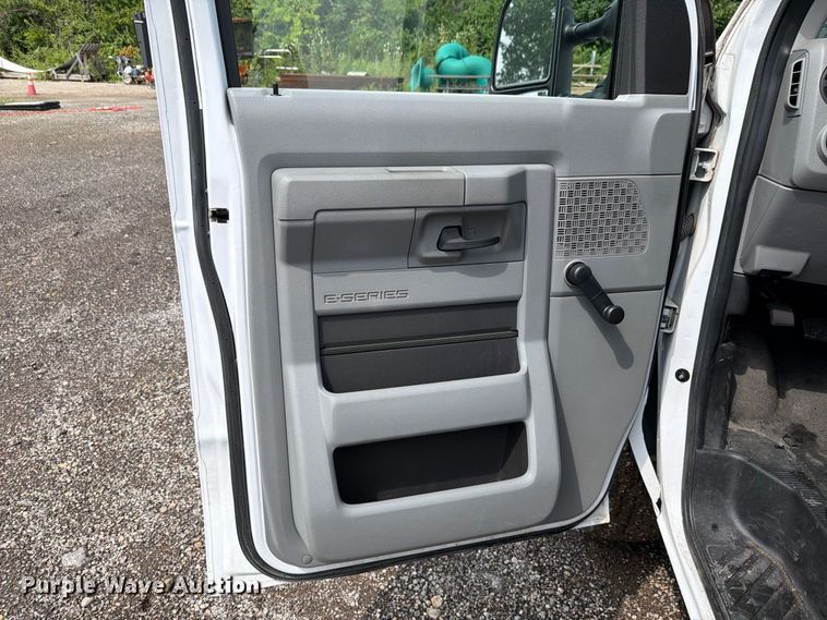 image for item FH6259 2014 Ford E-250 super duty utility van