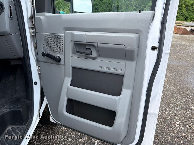 image for item FH6259 2014 Ford E-250 super duty utility van