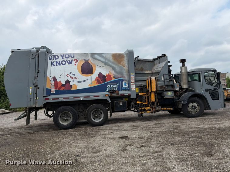 image for item FH6261 2017 Mack LR633 refuse truck
