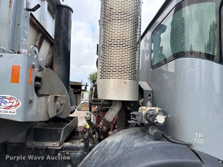 image for item FH6261 2017 Mack LR633 refuse truck