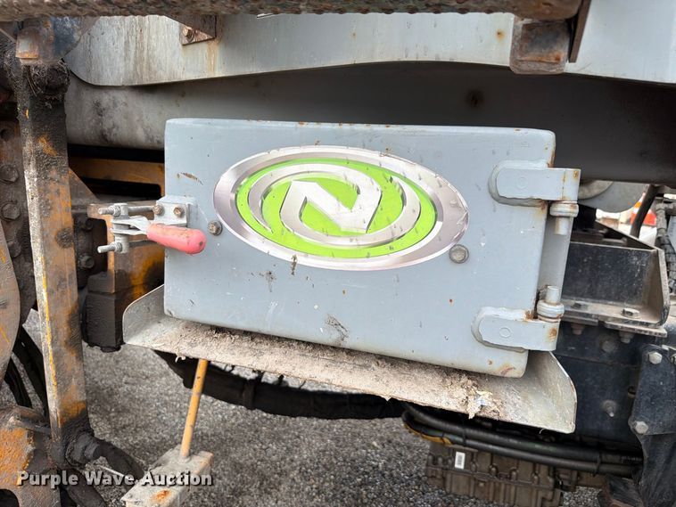 image for item FH6261 2017 Mack LR633 refuse truck