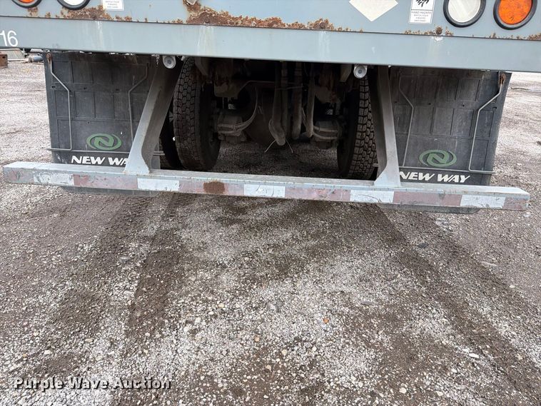 image for item FH6261 2017 Mack LR633 refuse truck