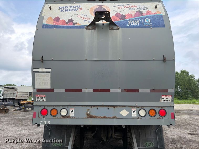 image for item FH6261 2017 Mack LR633 refuse truck