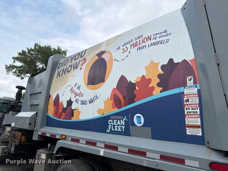 image for item FH6261 2017 Mack LR633 refuse truck