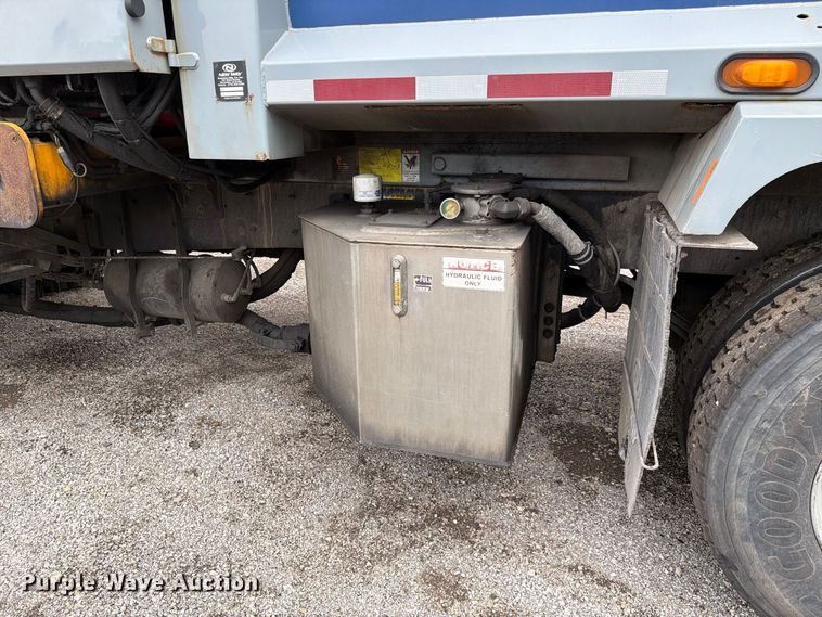 image for item FH6261 2017 Mack LR633 refuse truck