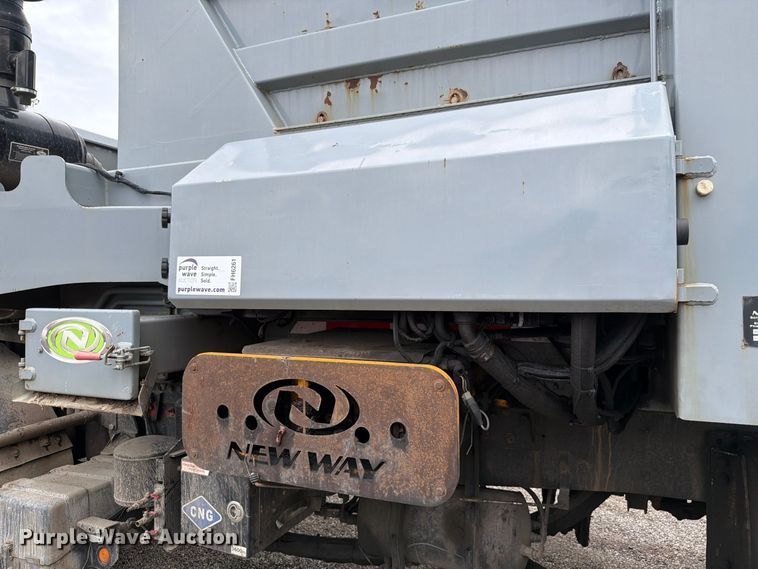 image for item FH6261 2017 Mack LR633 refuse truck