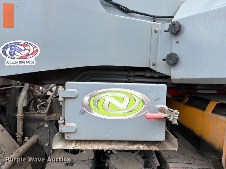 image for item FH6261 2017 Mack LR633 refuse truck