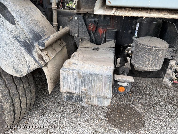 image for item FH6261 2017 Mack LR633 refuse truck
