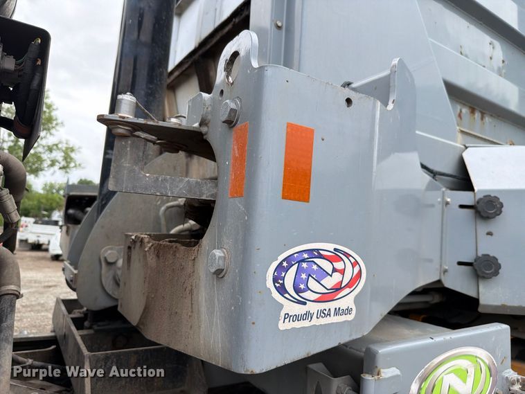 image for item FH6261 2017 Mack LR633 refuse truck