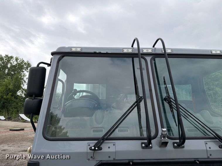 image for item FH6261 2017 Mack LR633 refuse truck