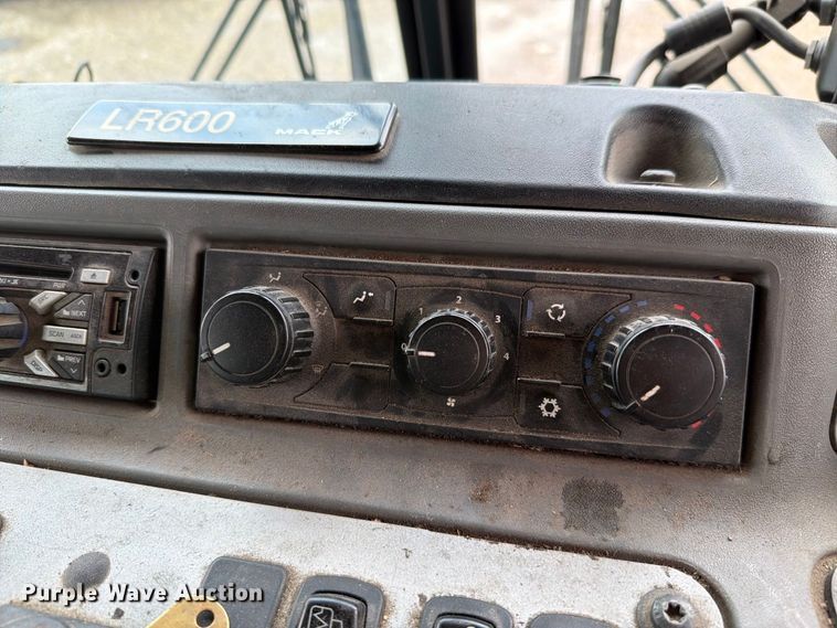 image for item FH6261 2017 Mack LR633 refuse truck