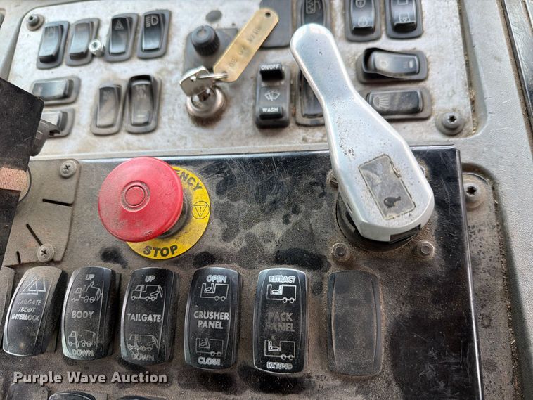 image for item FH6261 2017 Mack LR633 refuse truck