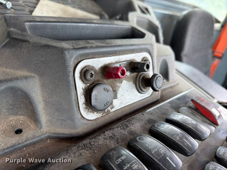 image for item FH6261 2017 Mack LR633 refuse truck