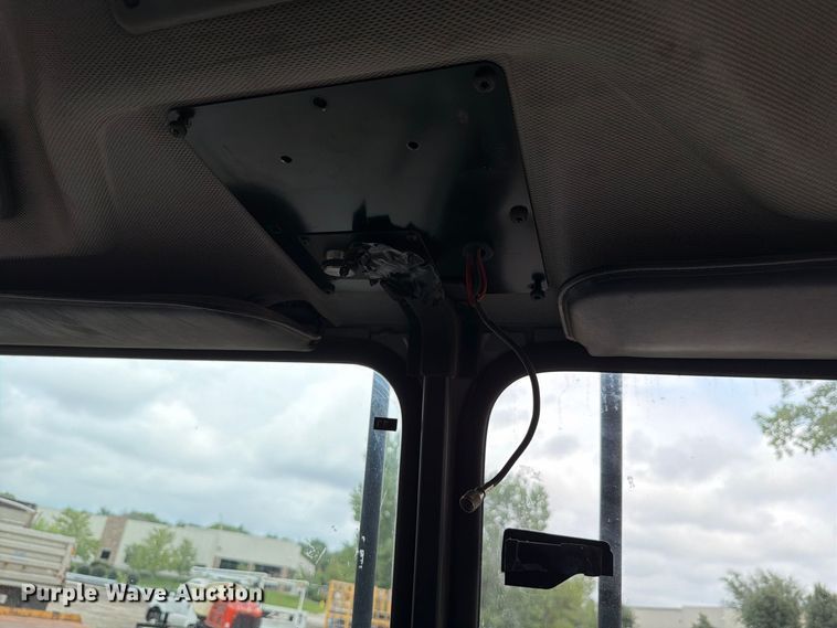 image for item FH6261 2017 Mack LR633 refuse truck